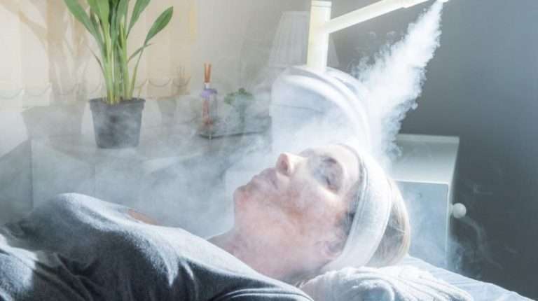 a-women-is-using-ozone-facial-steamer | Feature | 10 Benefits of Ozone Therapy (O3)