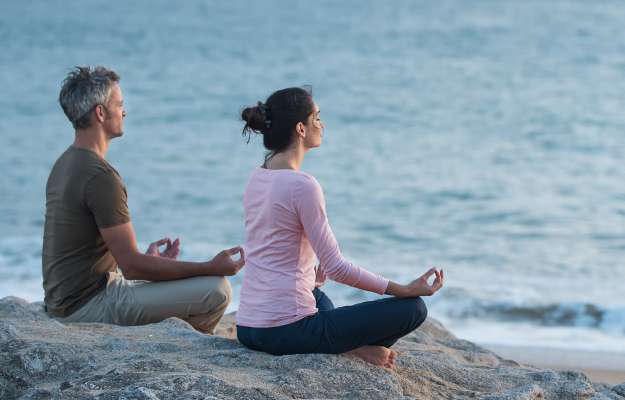 Couple-practicing-yoga-at-sunrise----------Yoga-and-Meditation_body